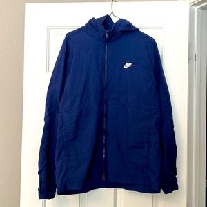 Mens Nike Windbreaker in Navy, size Large.